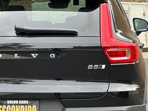 New 2025 Volvo XC40 B5 Core w/ Climate Package image 7