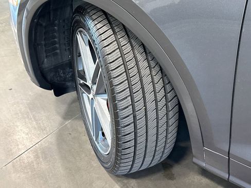 Used 2018 Audi SQ5 Prestige w/ Prestige Package AWD/4WD image 19