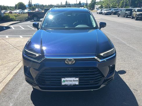 Used 2024 Toyota Grand Highlander AWD image 6