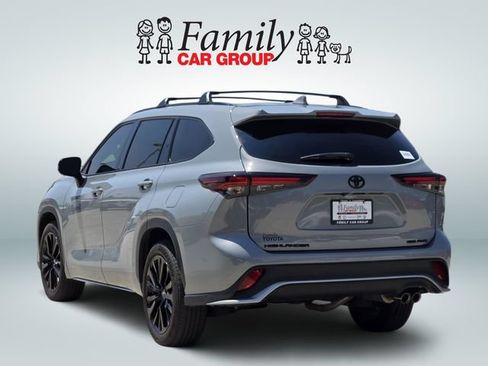 Used 2025 Toyota Highlander XSE AWD/4WD image 3
