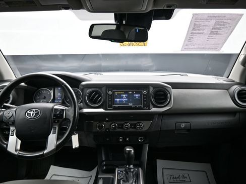 Used 2019 Toyota Tacoma SR5 AWD/4WD image 12