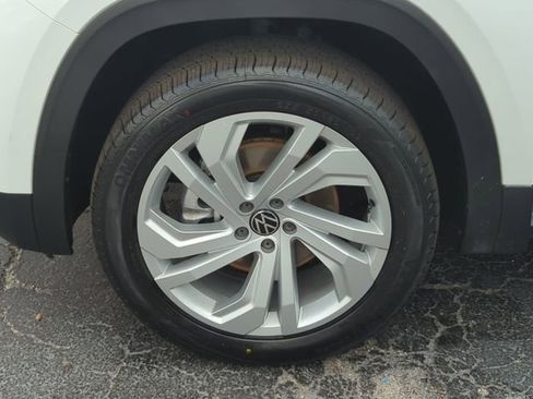 Certified 2023 Volkswagen Atlas SE image 32