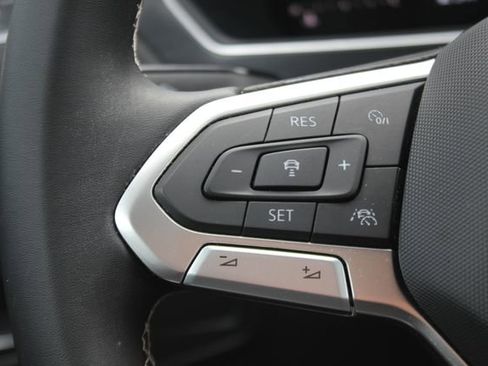 Used 2023 Volkswagen Tiguan SE image 14