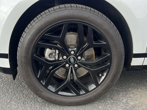 Used 2023 Land Rover Range Rover Evoque R-Dynamic S image 10