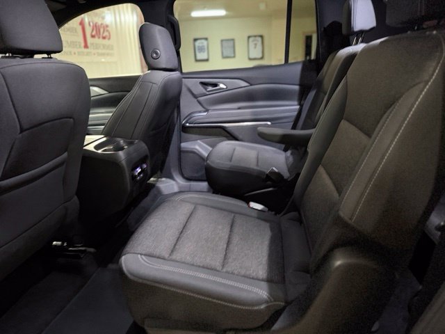 Used 2024 Chevrolet Traverse LT FWD image 12