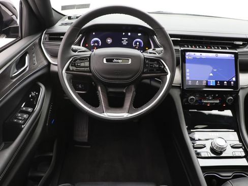 Used 2023 Jeep Grand Cherokee Overland w/ Luxury Tech Group IV AWD/4WD image 13