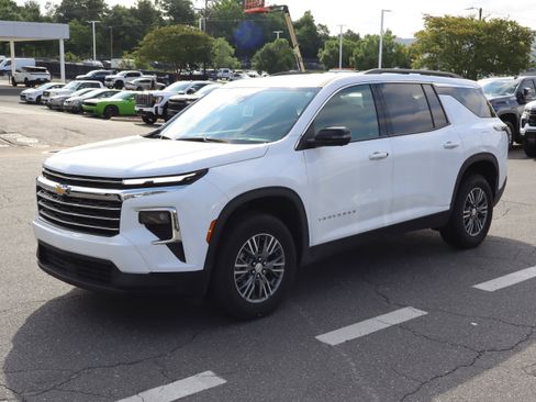 Used 2025 Chevrolet Traverse LT w/ Driver Confidence Package FWD image 16