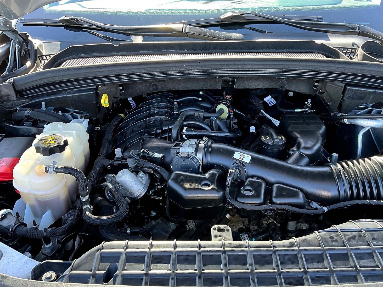Used 2025 Jeep Grand Cherokee Altitude AWD/4WD image 30