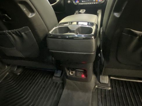 Used 2022 Kia Telluride SX w/ SX Prestige Package image 35