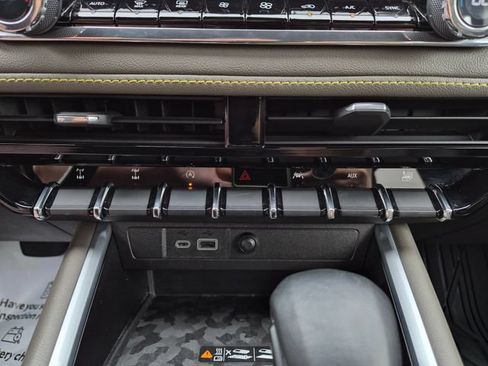 Used 2023 Chevrolet Colorado ZR2 w/ ZR2 Convenience Package III AWD/4WD image 29