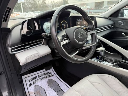 Used 2023 Hyundai Elantra Limited image 13