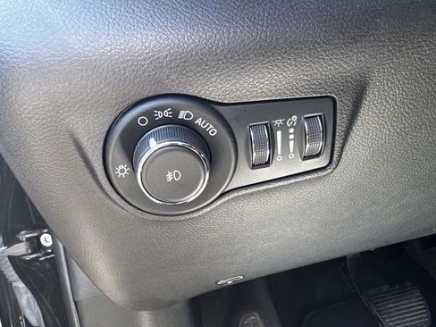 Used 2023 Jeep Compass Limited AWD/4WD image 19
