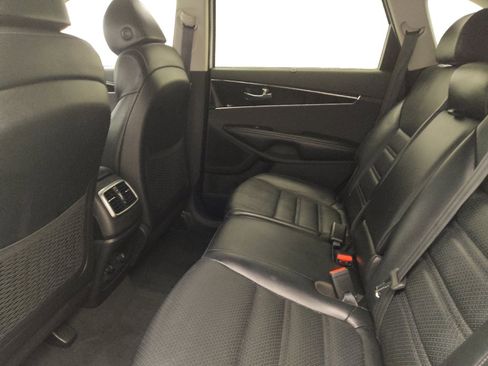 Used 2018 Kia Sorento EX image 18