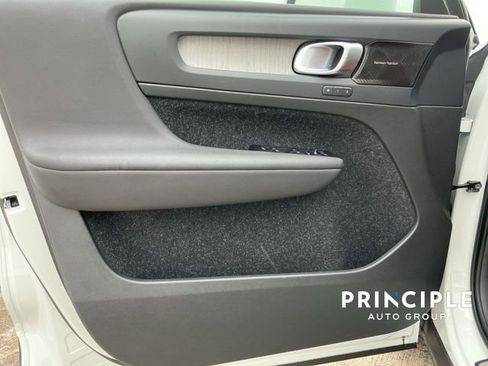 Certified 2021 Volvo XC40 T4 Inscription w/ Climate Package image 21