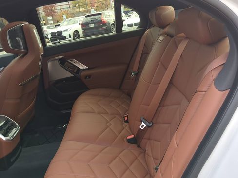 New 2025 BMW 740i w/ Executive Package image 30