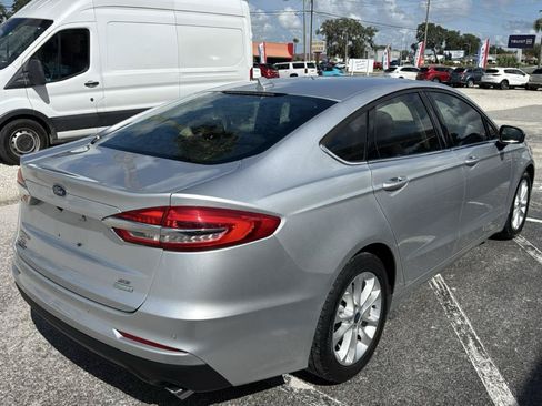 Used 2019 Ford Fusion SE FWD image 5