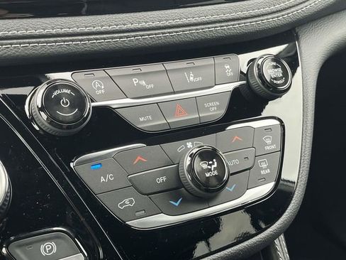 New 2026 Chrysler Pacifica Limited image 25