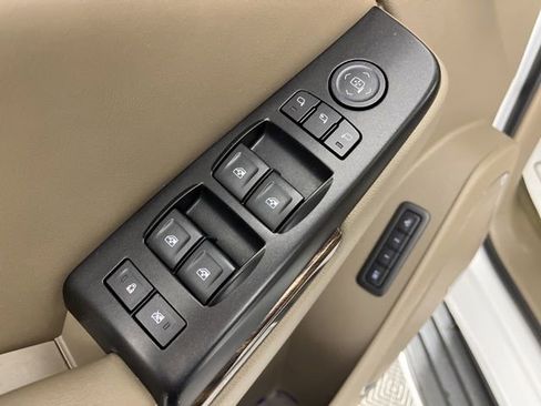 Used 2016 GMC Yukon SLT w/ Premium Edition image 32