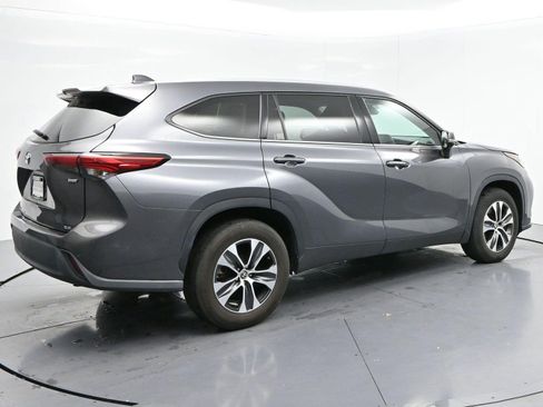 Used 2022 Toyota Highlander XLE FWD image 7