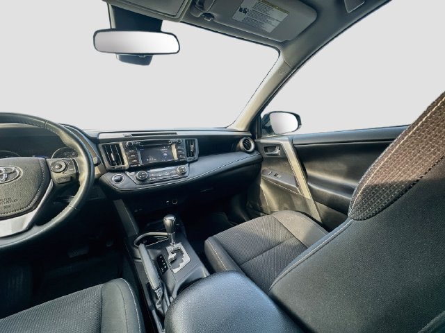 Used 2018 Toyota RAV4 XLE AWD/4WD image 22