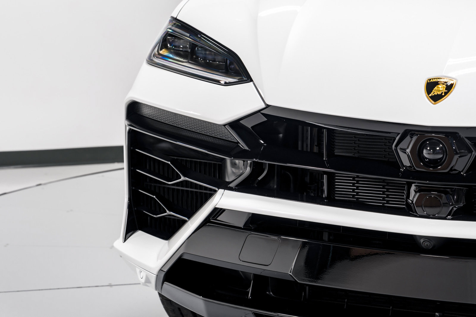 Used 2025 Lamborghini Urus SE AWD/4WD image 46
