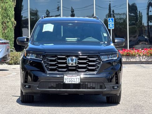 Certified 2025 Honda Pilot Sport image 9