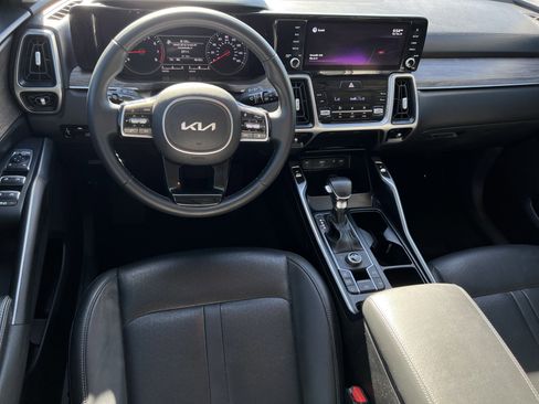 Used 2022 Kia Sorento EX image 11