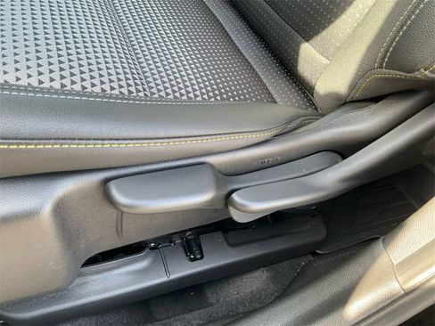 Used 2025 Chevrolet Trax LT w/ Driver Confidence Package image 27