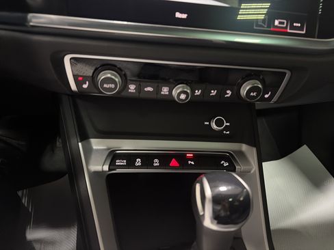 Used 2025 Audi Q3 2.0T Premium image 22