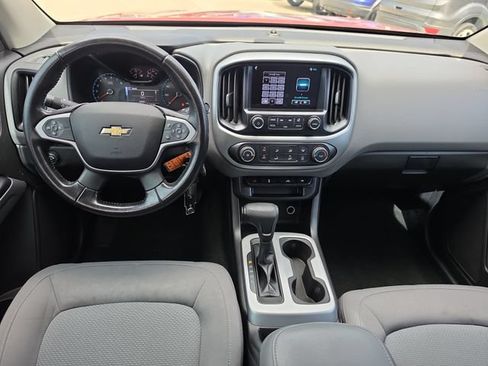 Used 2017 Chevrolet Colorado LT w/ LT Convenience Package RWD image 8