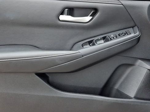 Used 2024 Nissan Sentra SV FWD image 11