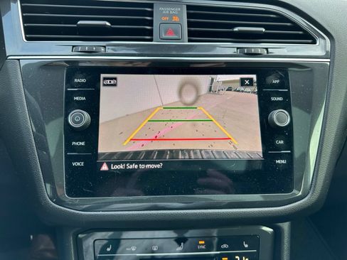 Certified 2024 Volkswagen Tiguan SE R-Line FWD image 9