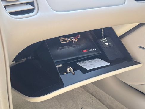 Used 2004 Chevrolet Corvette Coupe w/ Preferred Equipment Group RWD image 19