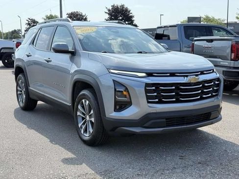 Used 2025 Chevrolet Equinox LT w/ Convenience Package II AWD/4WD image 4