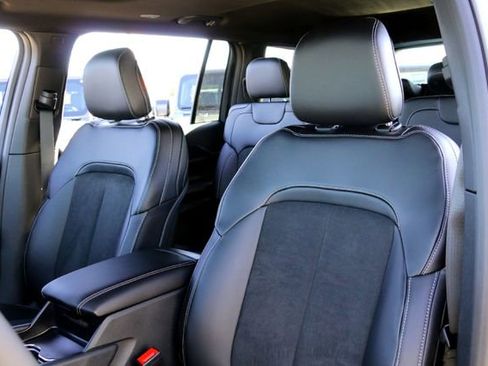 New 2025 Jeep Grand Cherokee L Laredo image 10