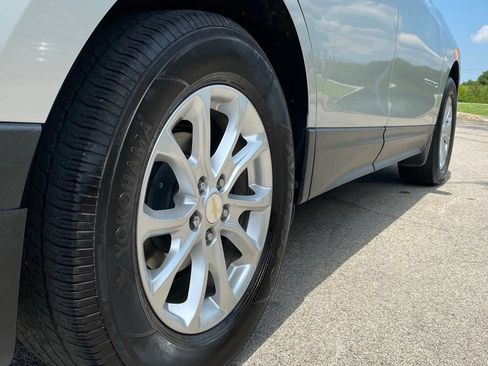 Used 2021 Chevrolet Equinox LS FWD image 14