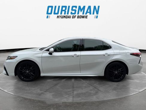 Used 2023 Toyota Camry XSE FWD image 3