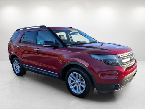 Used 2013 Ford Explorer XLT image 3