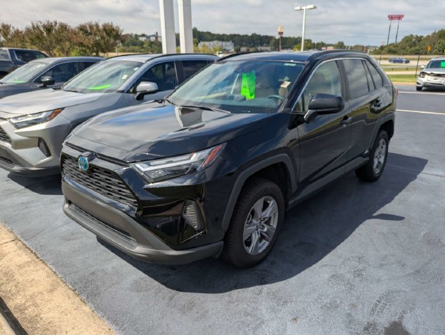 Used 2024 Toyota RAV4 LE AWD/4WD image 3
