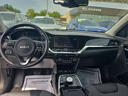 Used 2022 Kia Niro EX FWD image 15
