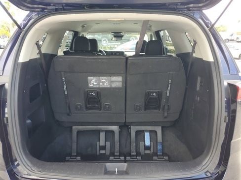 Used 2024 Kia Carnival LX FWD image 12