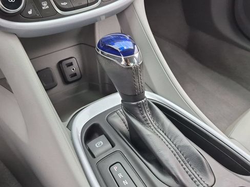 Certified 2018 Chevrolet Volt LT w/ Comfort Package FWD image 16