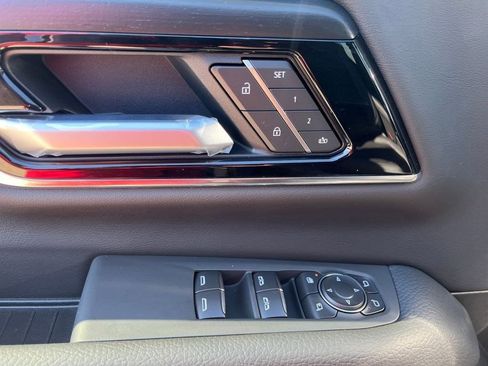 New 2026 GMC Yukon XL Denali w/ Denali Reserve Package image 13