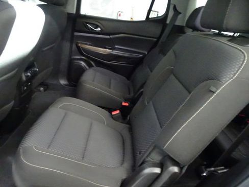 Certified 2023 GMC Acadia SLE w/ Driver Convenience Package AWD/4WD image 4