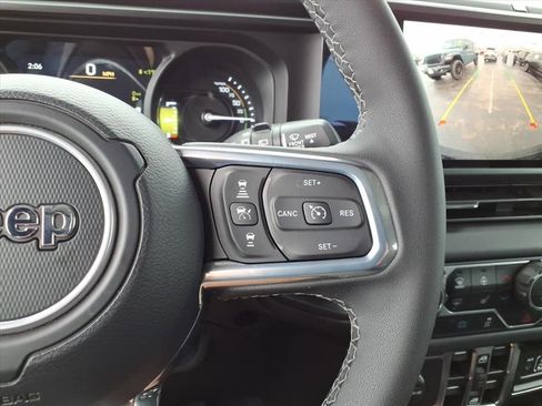 Certified 2025 Jeep Wrangler Unlimited Sahara w/ Safety Group image 18