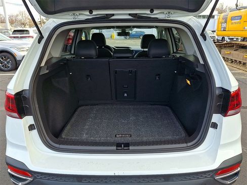 Certified 2022 Volkswagen Taos SE w/ Panoramic Sunroof Package image 32