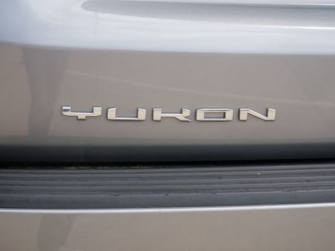 Used 2025 GMC Yukon XL Denali AWD/4WD image 12