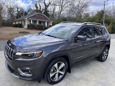 Used 2019 Jeep Cherokee Limited w/ Luxury Group image 7