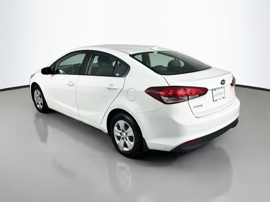 Used 2017 Kia Forte LX FWD image 3