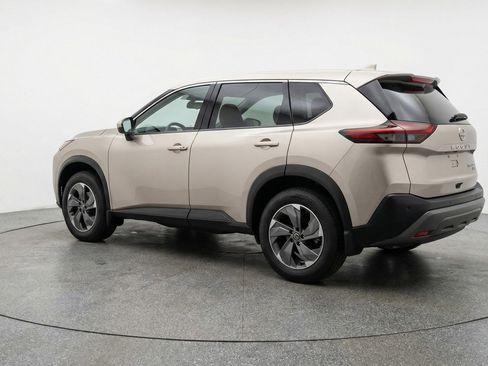 Used 2025 Nissan Rogue SV FWD image 6